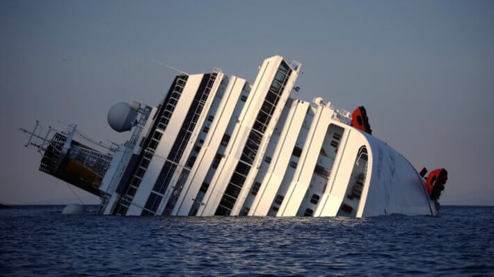 корабль катастрофа крах море
