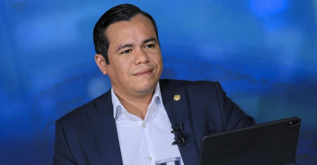Когда MicroStrategy продаст биткоины. Министр финансов Сальвадора Алехандро Зелайя. Фото.