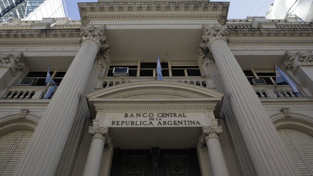 Центральный банк Аргентины ограничит возможности криптотрейдеров. Каким образом? Фото.