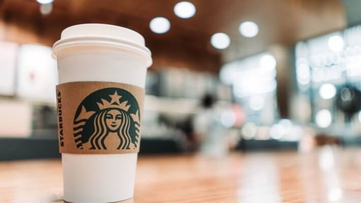 Starbucks добавит блокчейн-активы в свою программу вознаграждения клиентов. Что об этом известно? Фото.