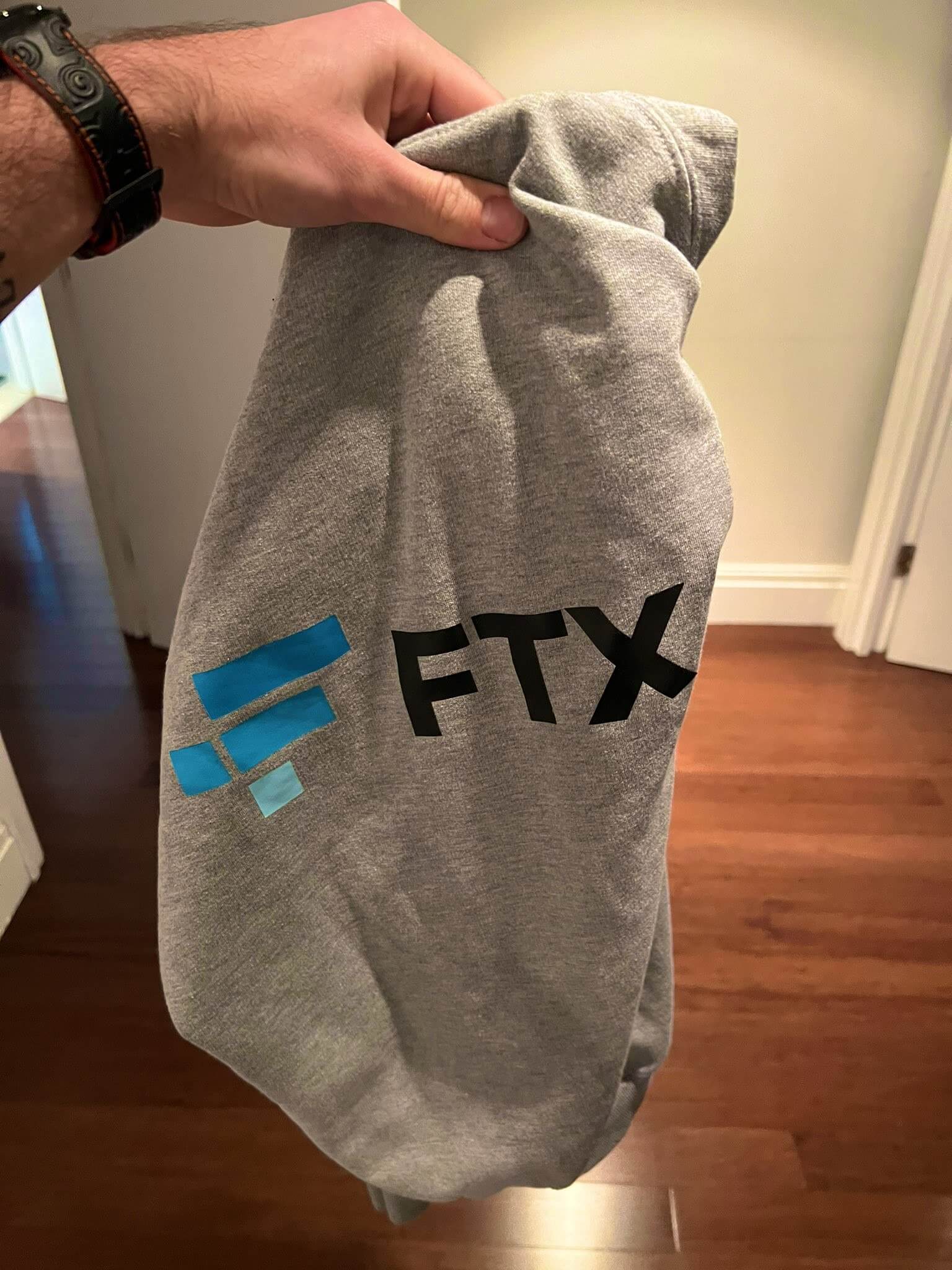 Как FTX инвестировала в спорт? Логотип FTX. Фото.