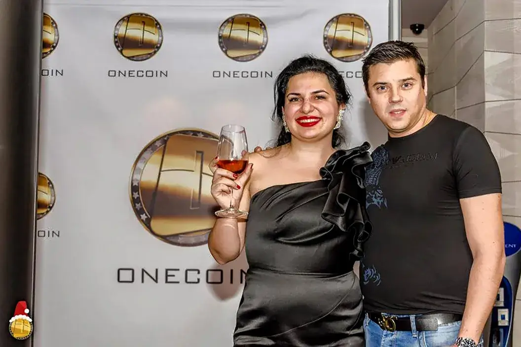Что произошло с пирамидой OneCoin. Карл Себастьян Гринвуд и Ружа Игнатова. Фото.