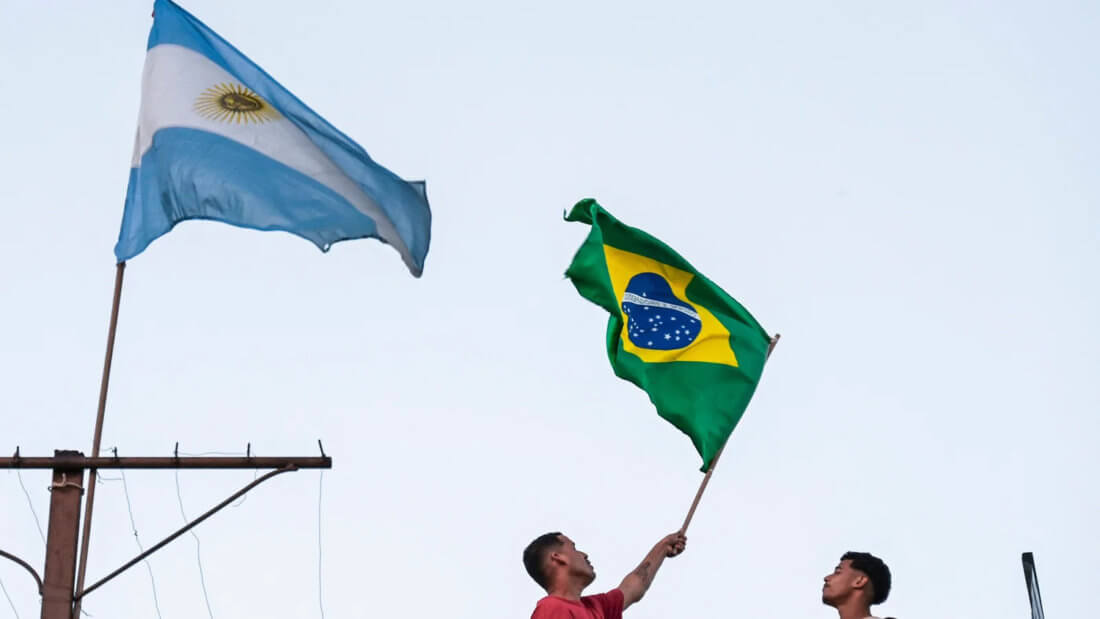 Руководитель криптобиржи Coinbase предложил принять Биткоин в Аргентине и Бразилии. Почему идею раскритиковали? Фото.