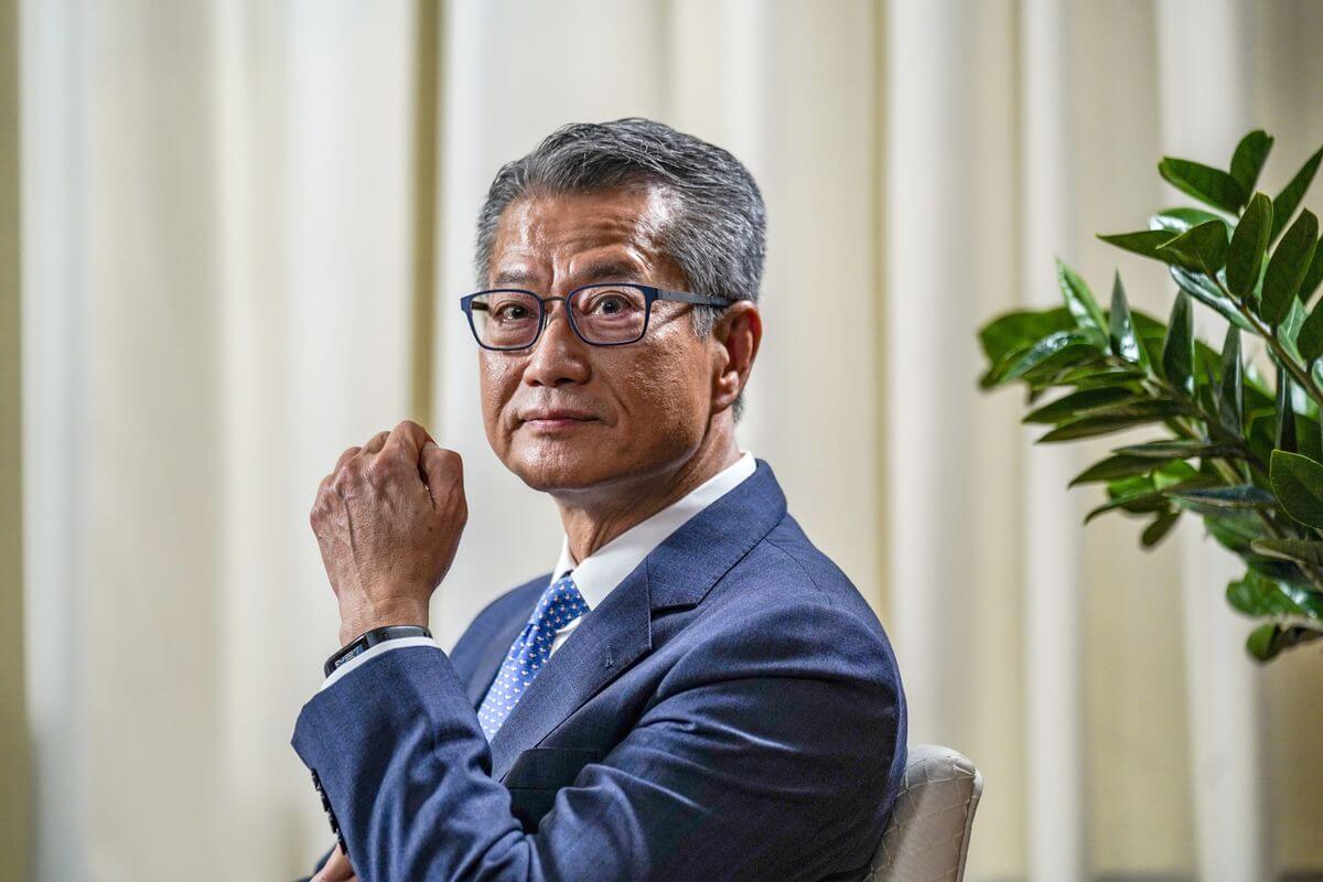 Что будет с криптовалютами в Гонконге. Министр финансов Гонконга Пол Чан. Фото.