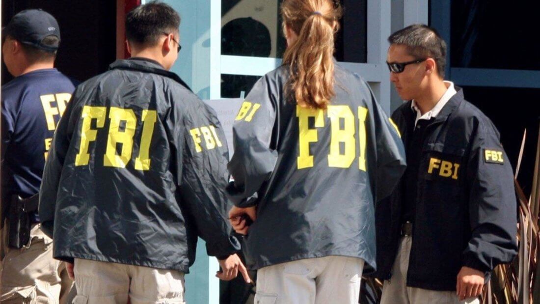 ФБР задержала хакера, который похищал NFT-токены. Его нашли по фотографии часов. Фото.