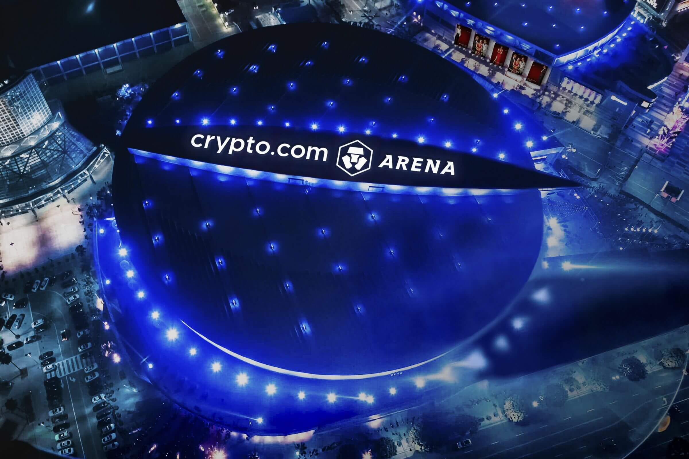 Криптобиржа Crypto.com. Логотип стадиона Crypto.com Arena. Фото.