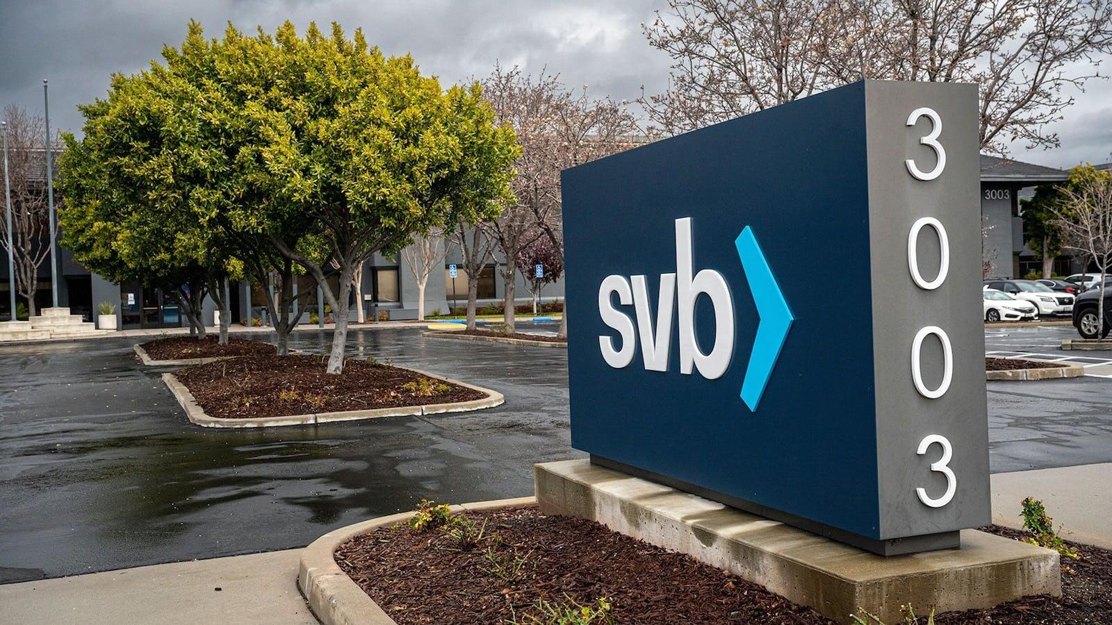 Один из крупнейших банков США под названием Silicon Valley Bank закрылся. Как это повлияет на криптовалюты и экономику в целом? Логотип банка Silicon Valley Bank. Фото.