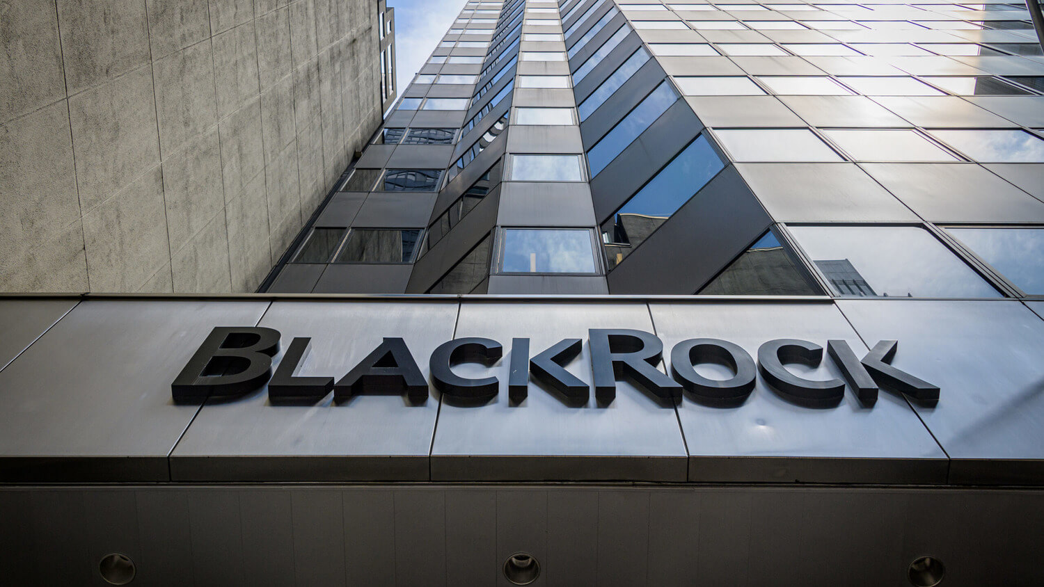 Где лучше работать криптокомпаниям. Здание компании BlackRock. Фото.