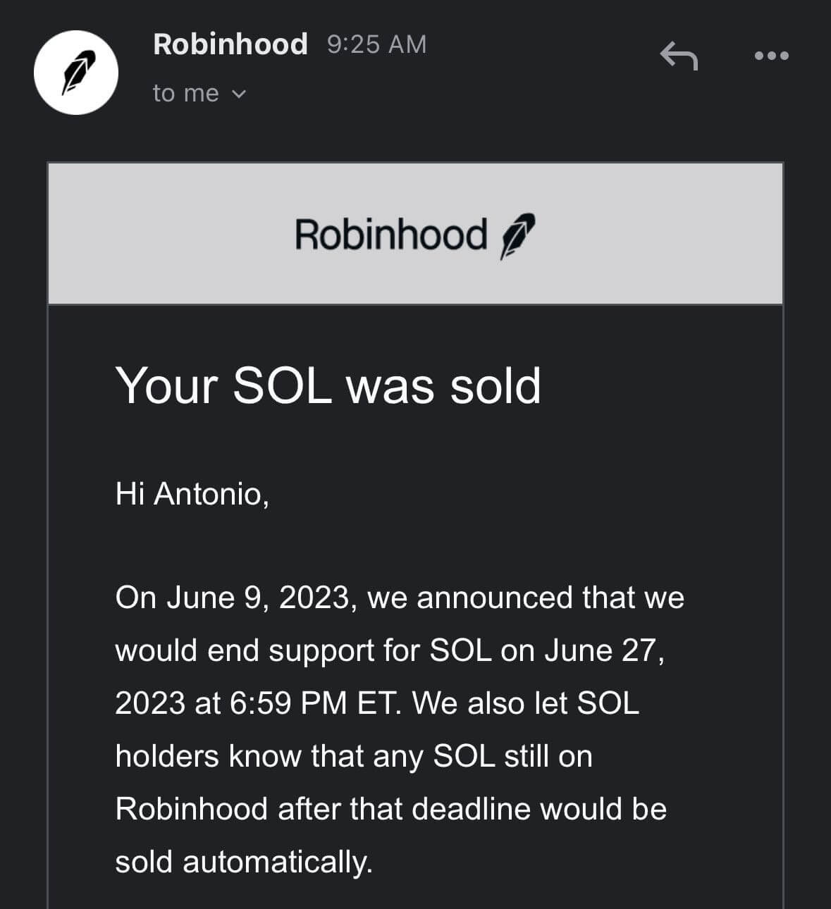 Создатель Эфириума Виталик Бутерин поддержал Solana и другие криптовалют в борьбе против SEC. Уведомление о принудительной продаже Solana SOL пользователей платформы Robinhood. Фото.