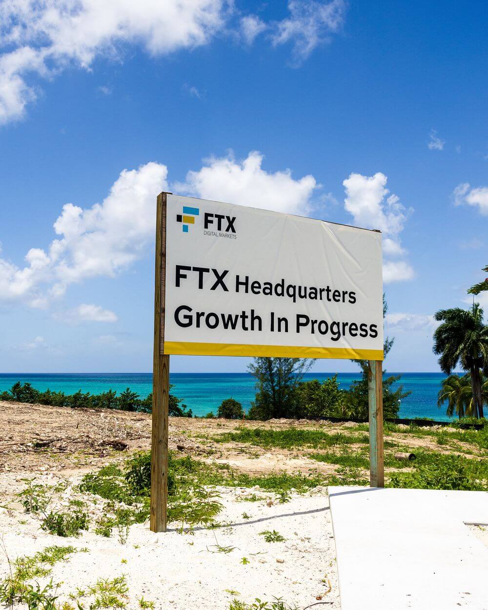Что делал Сэм Банкман-Фрид в FTX. Заброшенная штаб-квартира FTX на Багамах. Фото.