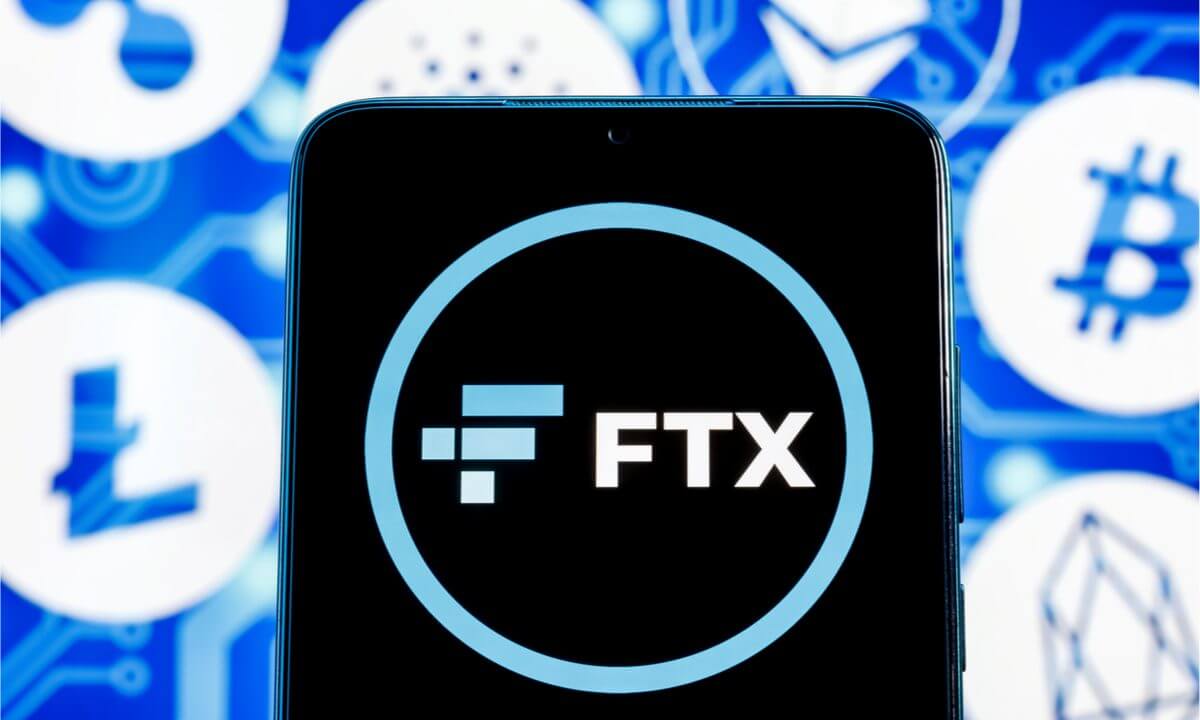 Кто виноват в крахе криптобиржи FTX? Логотип криптовалютной биржи FTX. Фото.