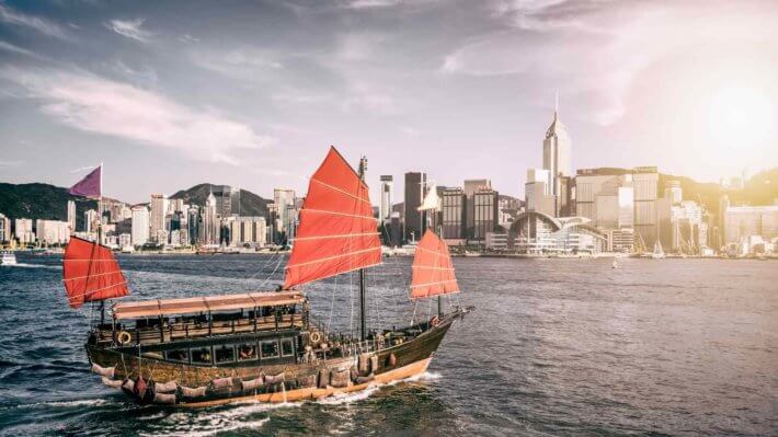 В Гонконге одобрили спотовые ETF на Биткоин и Эфириум. Как это повлияет на рынок криптовалют? Фото.