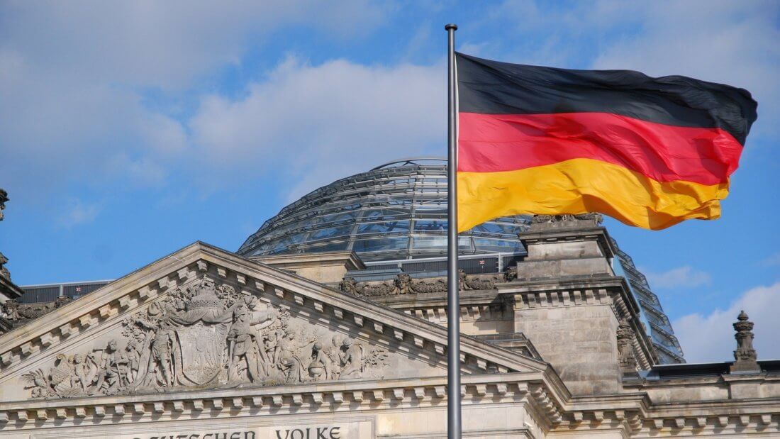 В Бундестаге призвали прекратить продажи биткоинов властями Германии. Почему криптовалюты лучше сохранить? Фото.