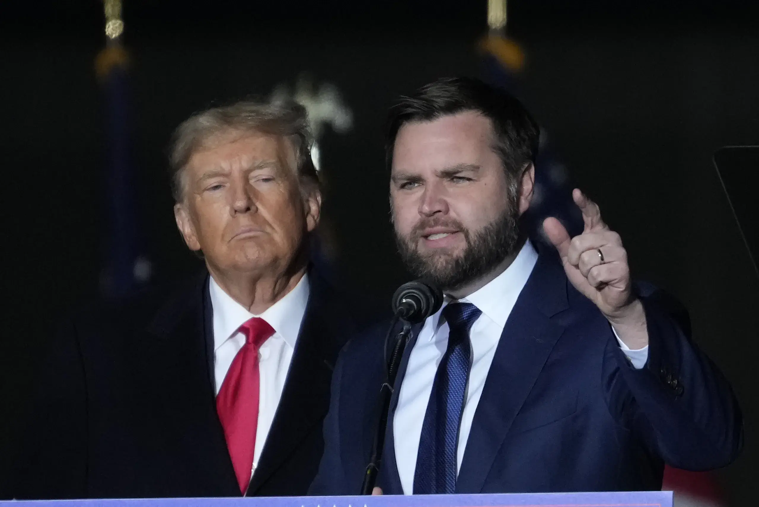 Что будет с криптовалютами в США. Бывший президент США Дональд Трамп и кандидат на пост вице-президента США Джеймс Дэвид Вэнс. Фото.