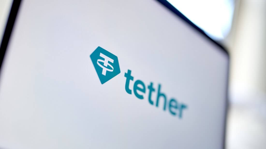 Tether вернула более сотни миллионов долларов, украденных мошенниками. Как компания помогает властям? Фото.