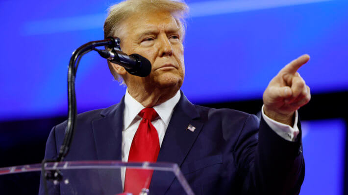 Дональд Трамп хочет запретить разработку CBDC и выплатить госдолг США криптовалютой. Реально ли это? Фото.