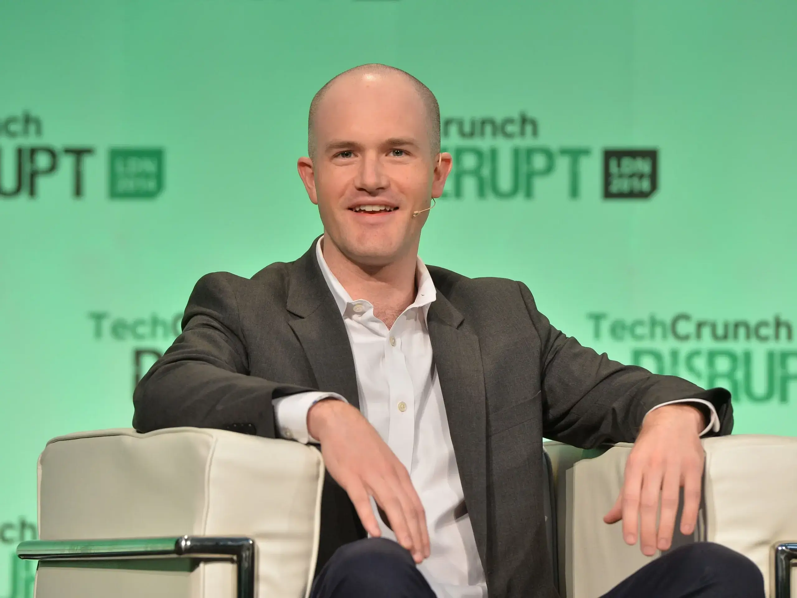 В чём обвиняют криптобиржу Coinbase? Руководитель криптобиржи Coinbase Брайан Армстронг. Фото.