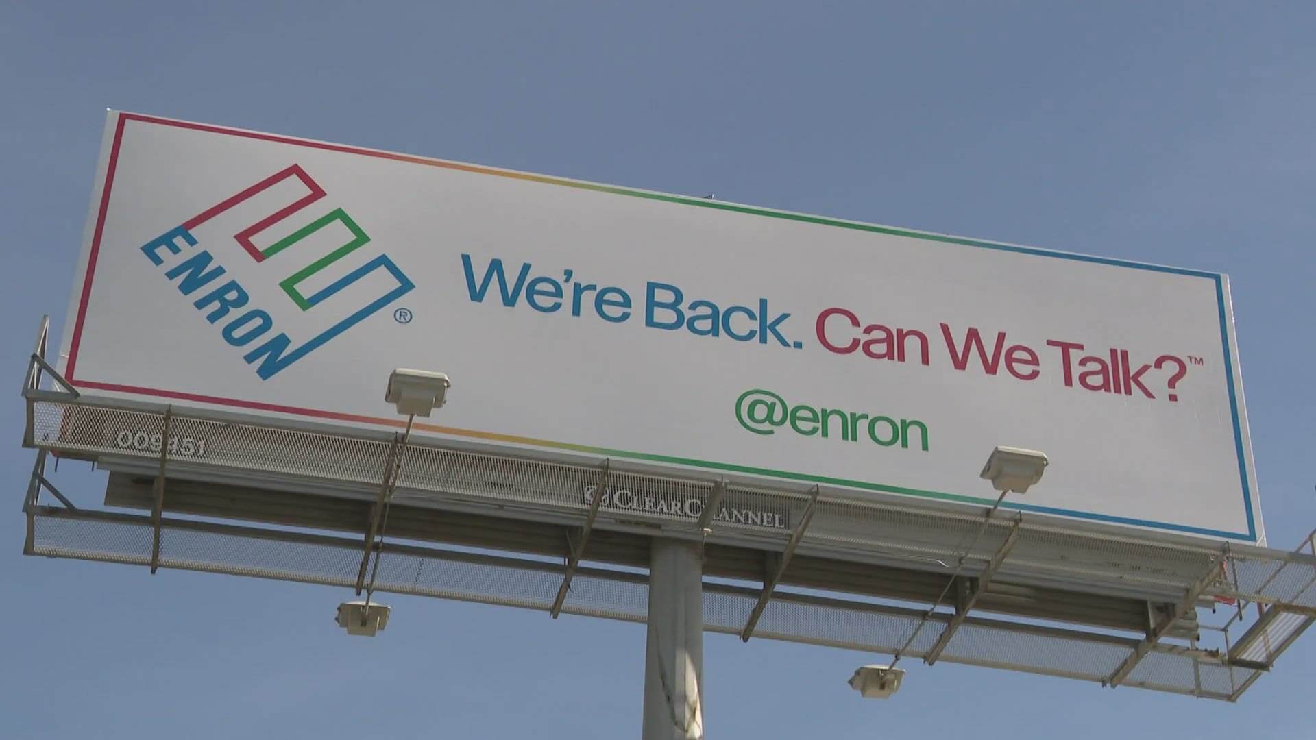 Как используют бренд Enron? Новый рекламный щит компании Enron. Фото.