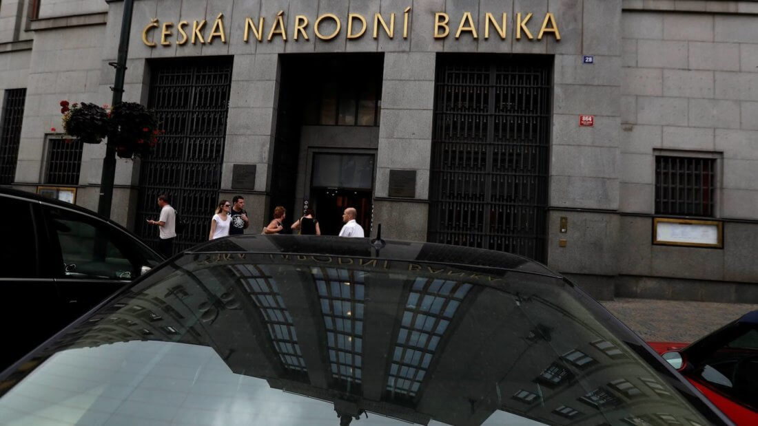 Глава центрального банка Чехии хочет купить биткоины на миллиарды евро. Как он это объясняет? Фото.