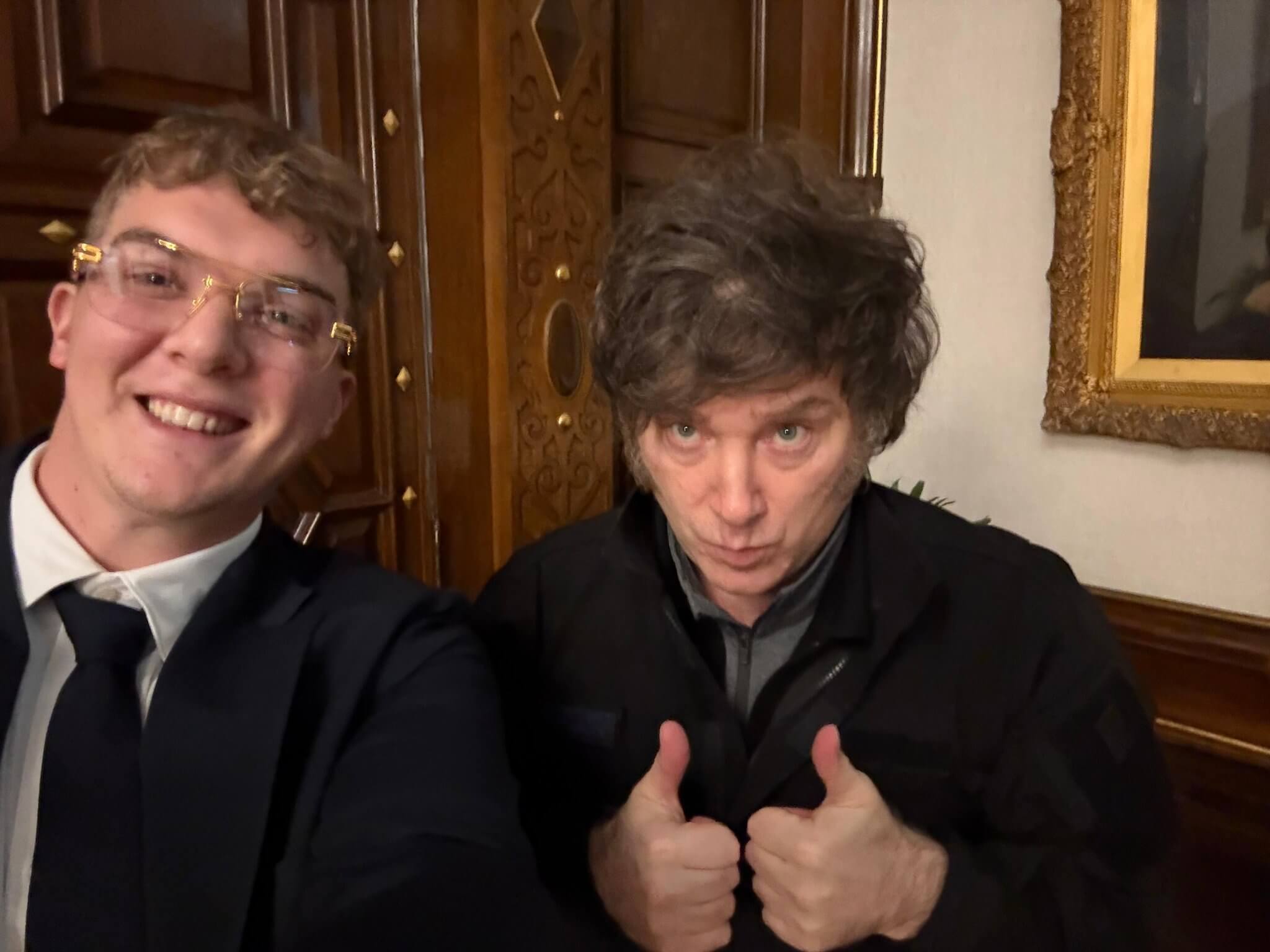 Хавьер Милей и криптовалюта. Руководитель Kelsier Ventures Хайден Дэвис и президент Аргентины Хавьер Милей. Фото.