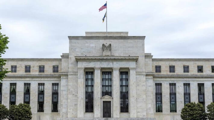 Представитель ФРС США поддержал популяризацию стейблкоинов. Почему он выступает за цифровые активы? Фото.