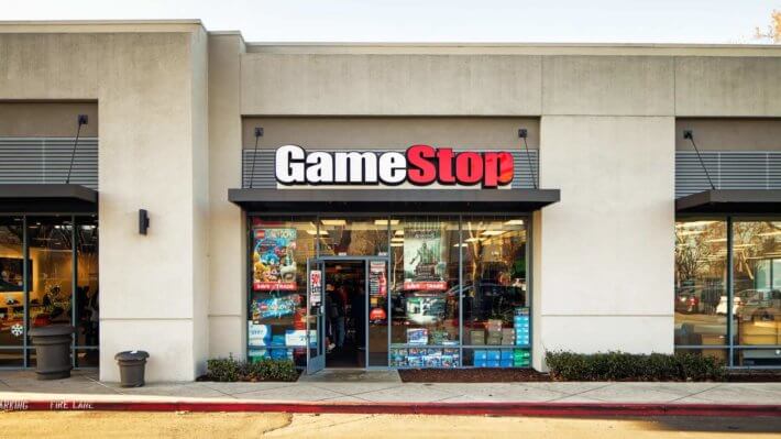 Компания Gamestop рассматривает возможность покупки Биткоина и других криптовалют. Что это значит? Фото.