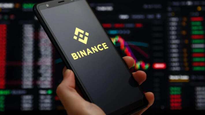 Мошенники выдают себя за криптобиржу Binance через вредоносные SMS. Как именно они это делают? Фото.
