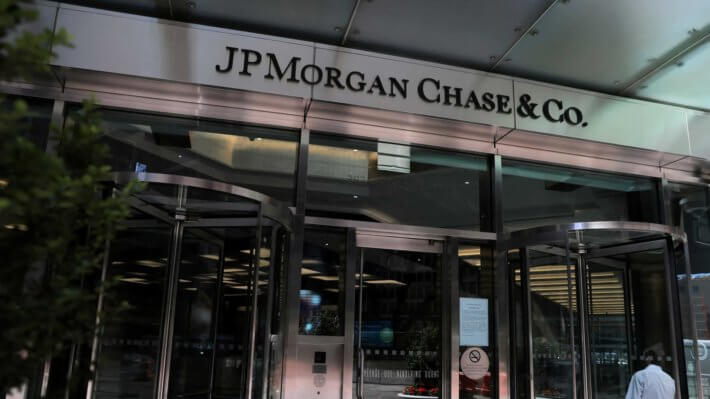 Аналитики JPMorgan повысили вероятность рецессии в США. Что это значит для криптовалют? Фото.