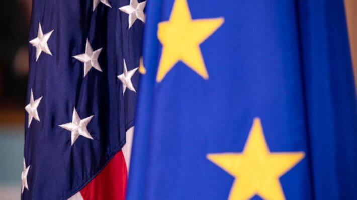 Торговая война США и ЕС: как новые тарифы могут обрушить цену Биткоина и рынок крипты в целом. Фото.