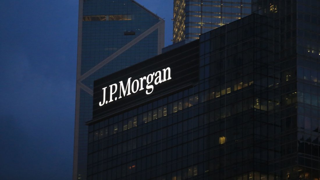 Аналитики JP Morgan рекомендуют связаться с Биткоином вместо золота в 2025 году. Почему? Фото.