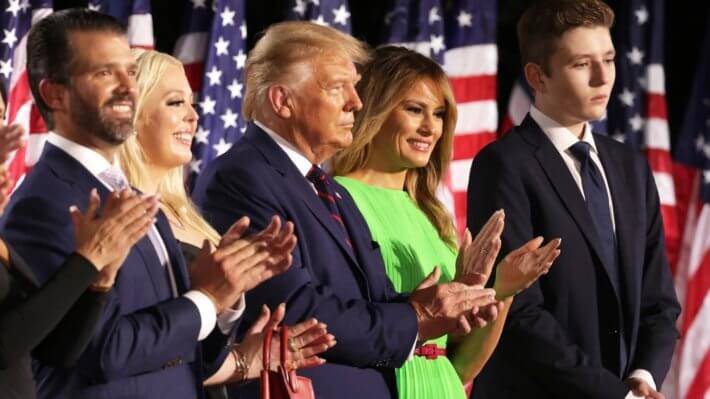 Криптовалютный проект семьи Трампа раскритиковали за недостаточную прозрачность. О чём идёт речь? Фото.
