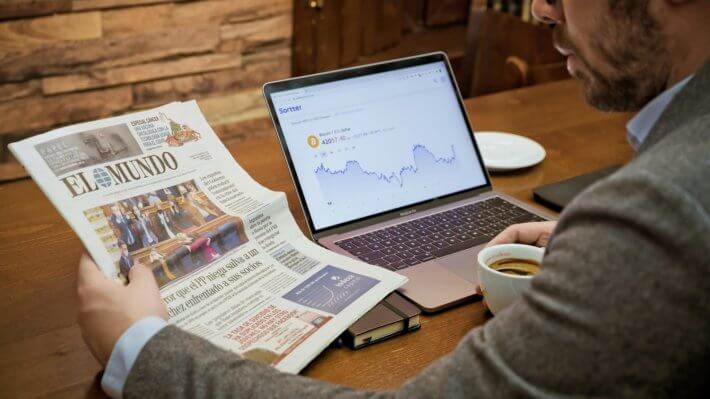 Медиа теряют интерес к Биткоину. Почему СМИ игнорируют рост криптовалют в 2025 году? Фото.