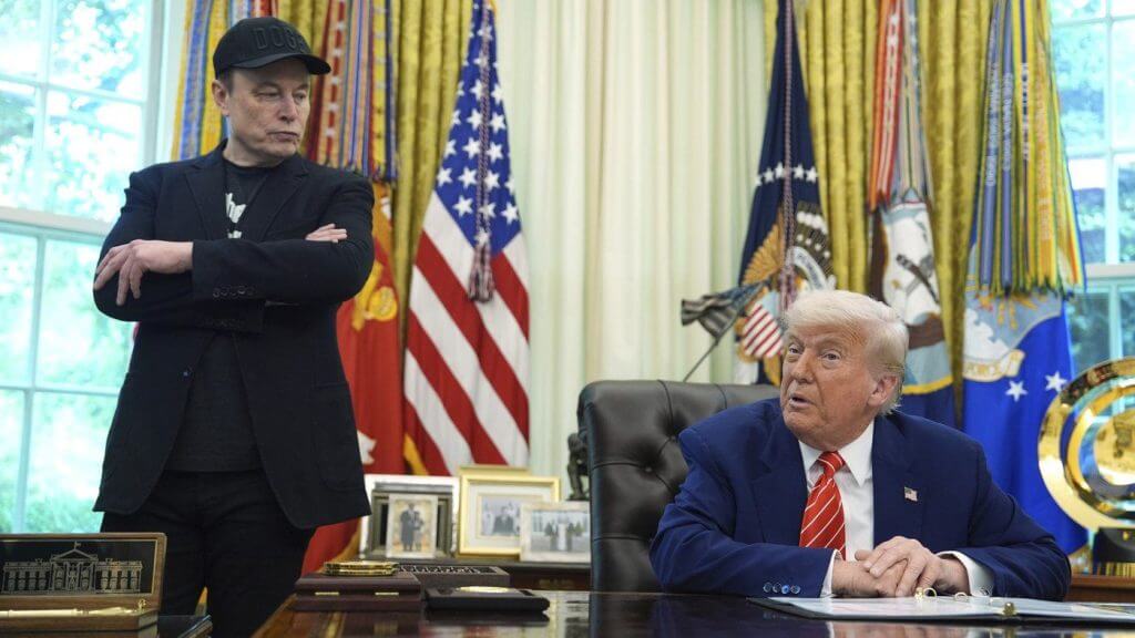 Новая партия в США. Руководитель Tesla Илон Маск и президент США Дональд Трамп. Фото.