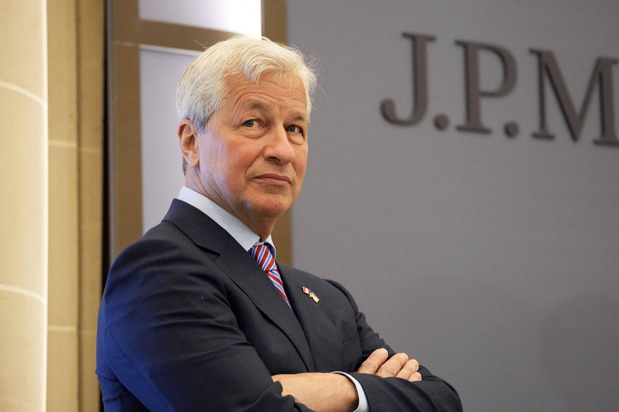 Поддержка цифровых активов знаменитостями. Руководитель банка JPMorgan Джейми Даймон. Фото.