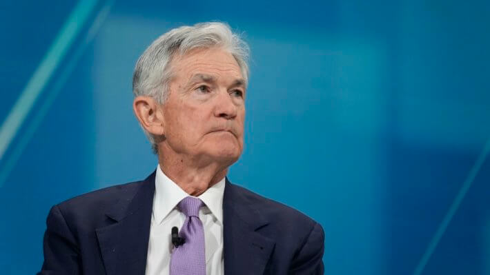 Реплики председателя ФРС США привели к очередному обвалу криптовалют. Стоит ли ждать восстановления рынка? Фото.