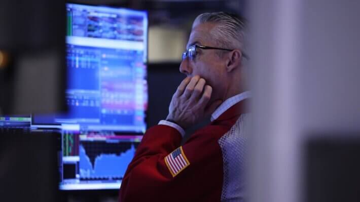 Биткоин опустился ниже 90 тысяч долларов, разрушив надежды на продолжение буллрана. Что будет с криптой дальше? Фото.