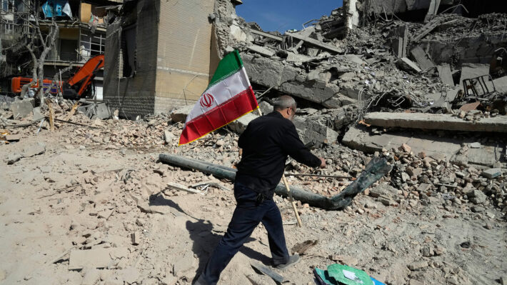 Биткоин усилил падение после краткосрочного отскока. Причина — продолжение войны США с Ираном. Фото.