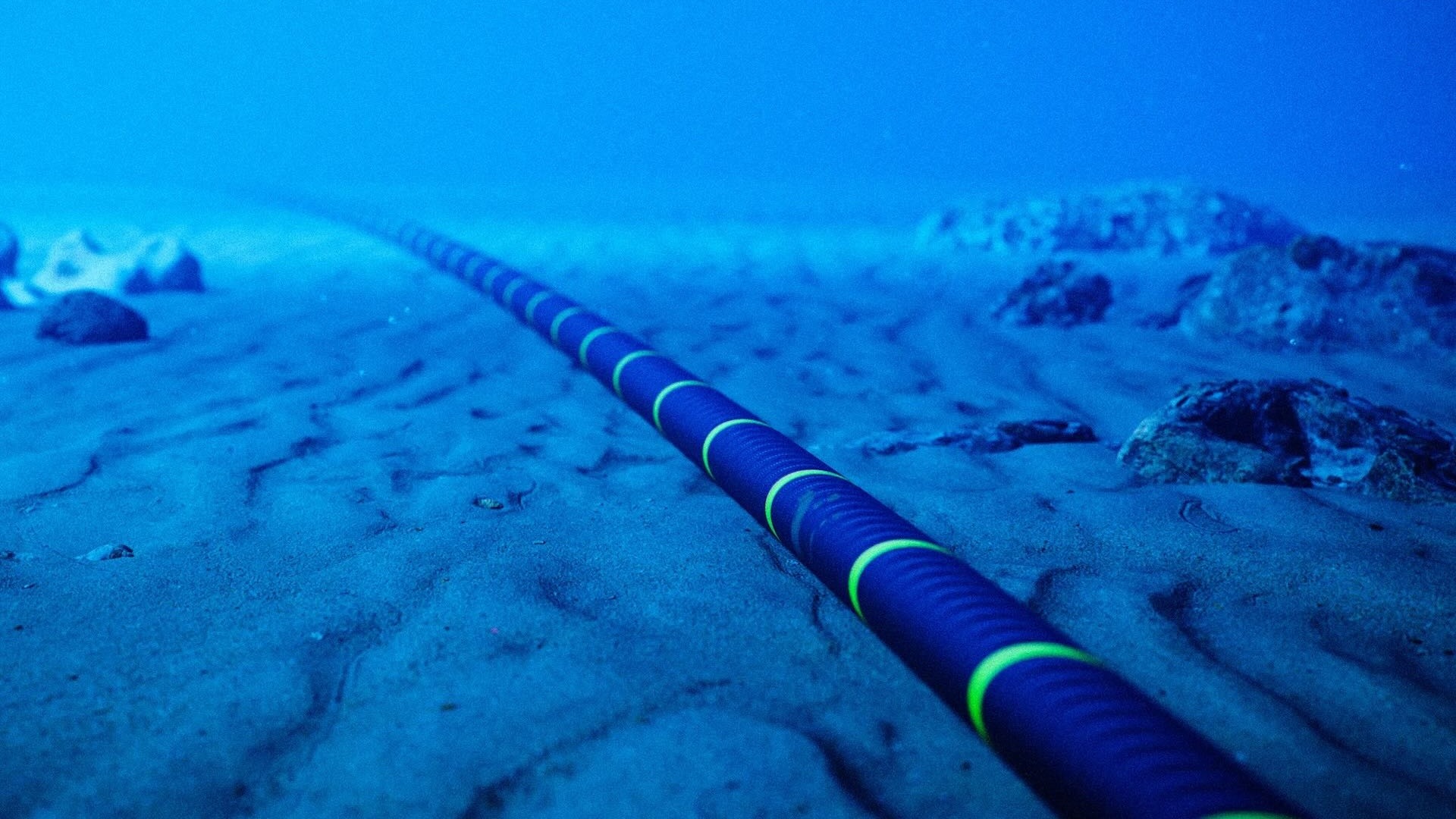 КРИПТОЖМЫХ / Криптобогачи против грабителей, крах Эфириума и выживаемость сети в условиях войны. Биткоин выживет при разрыве 72% подводных кабелей, но атака на 5 хостинг-провайдеров парализует сеть криптовалюты. Фото.