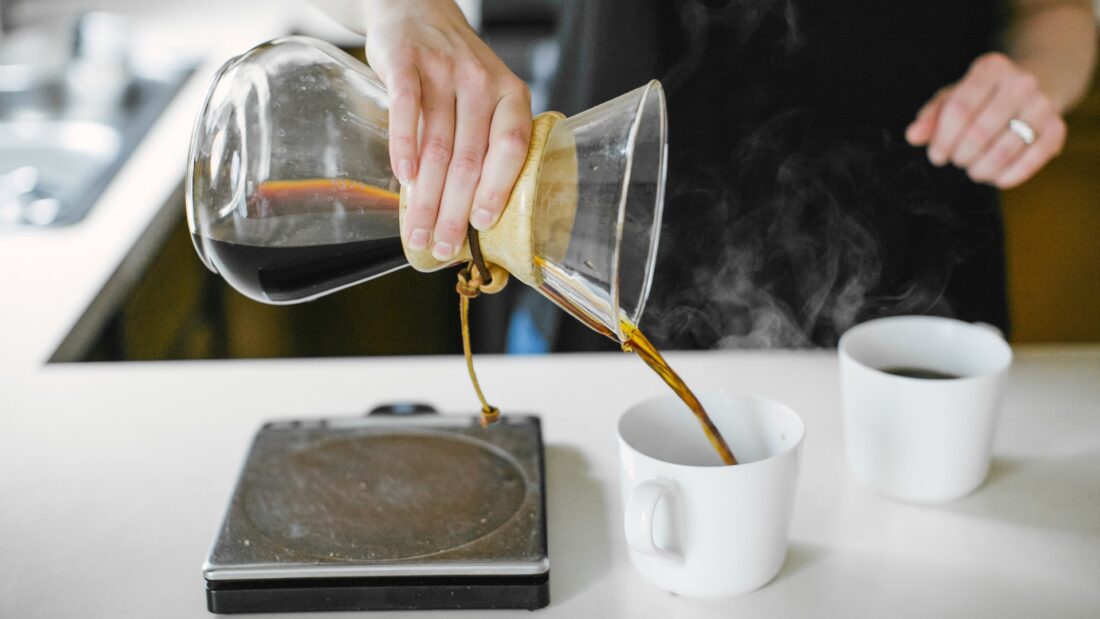 КРИПТОЖМЫХ / Криптобогачи против грабителей, крах Эфириума и выживаемость сети в условиях войны. Фото.