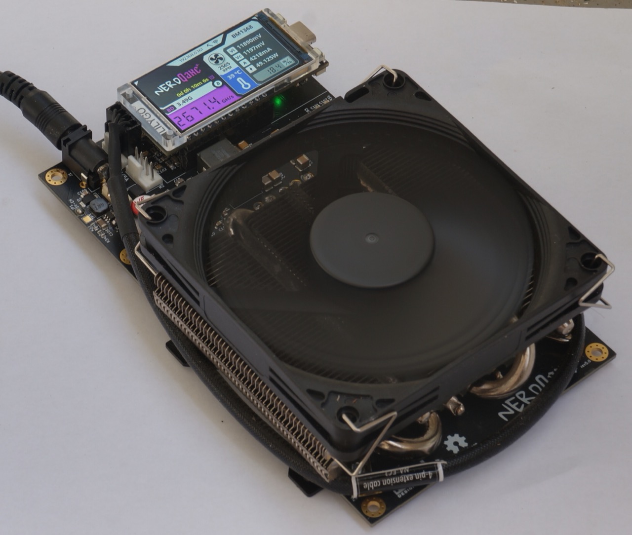 Дашборд соло-пула 2Miners с графиком хешрейта и статистикой воркеров