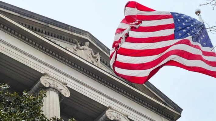SEC подала в суд на техасца за схему с фиктивными AI-трейдерами на $12,3 млн. Фото.